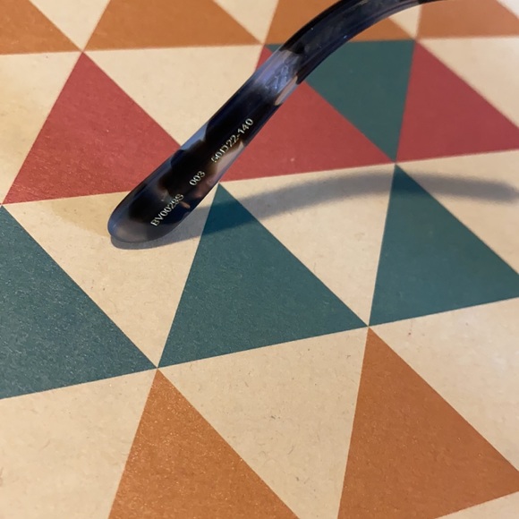 Authentic BOTTEGA VENETA SUNGLASSES 🕶 - Picture 6 of 9